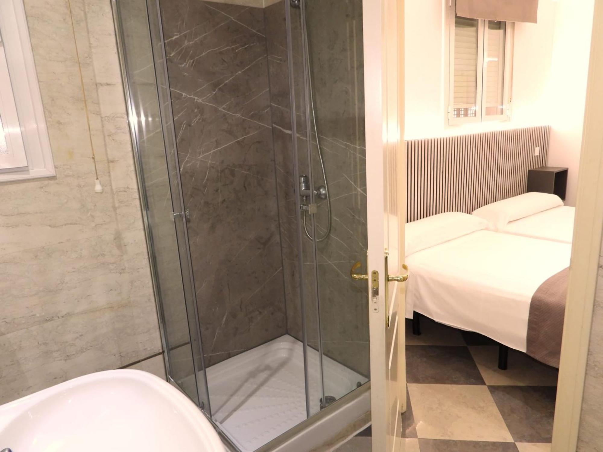 Hostal Henares San Fernando De Henares Exteriör bild